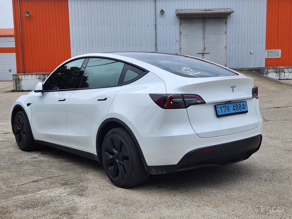 Tesla Model Y RWD 2025