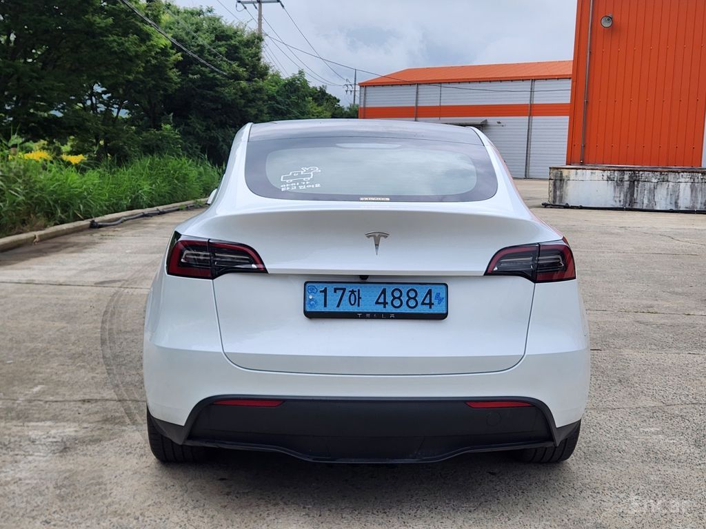 Tesla Model Y RWD 2025