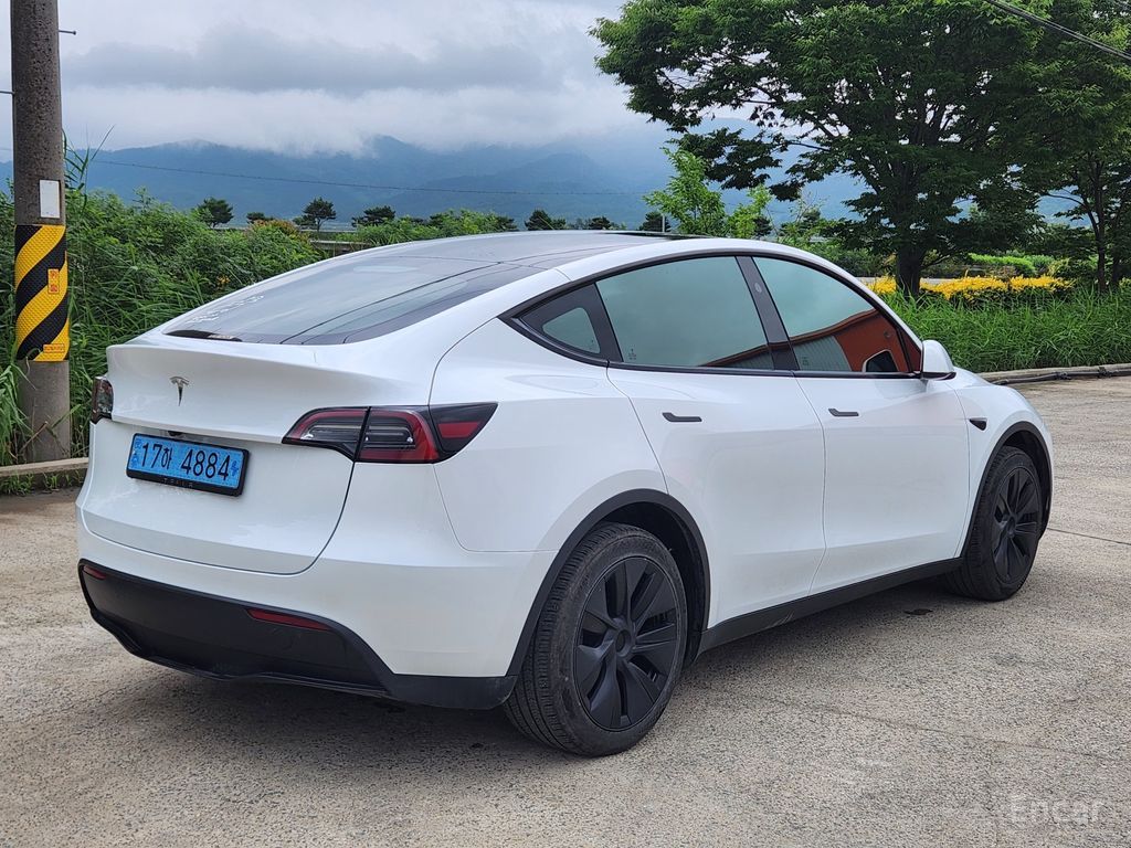 Tesla Model Y RWD 2025