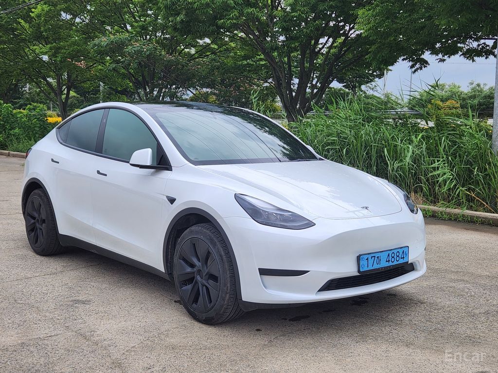 Tesla Model Y RWD 2025