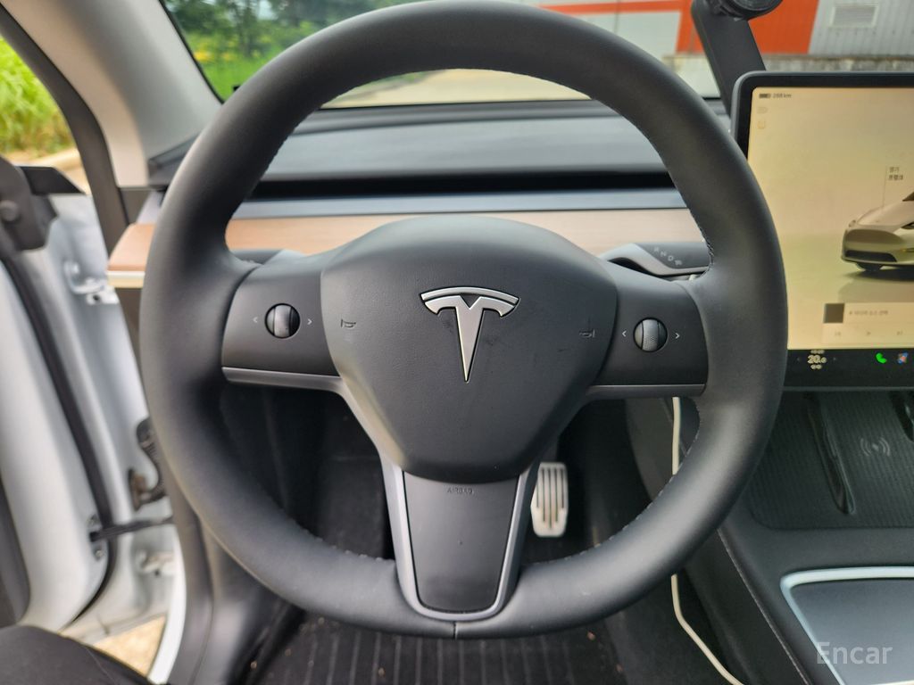 Tesla Model Y RWD 2025