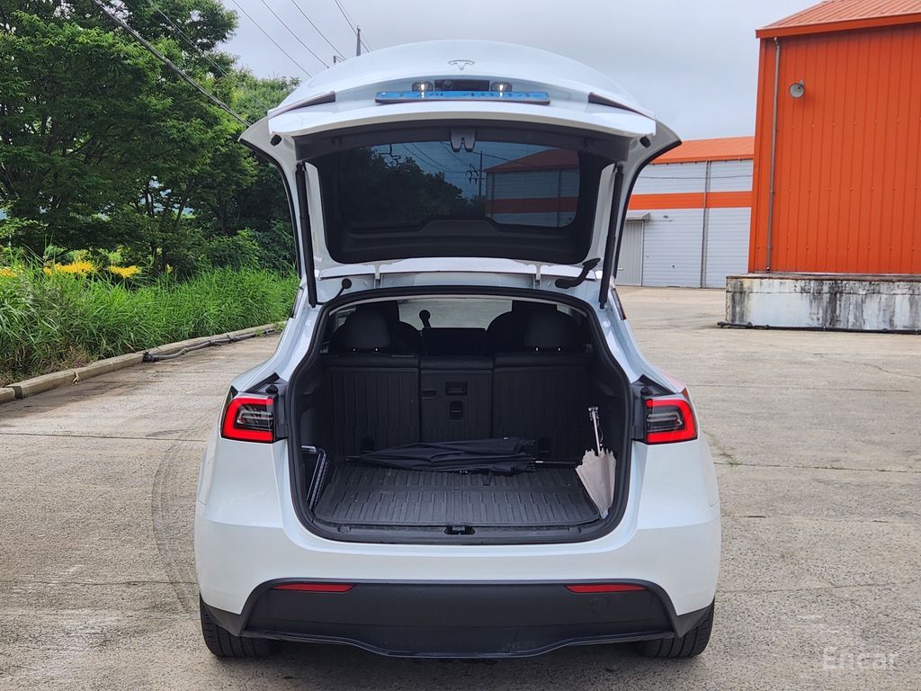 Tesla Model Y RWD 2025