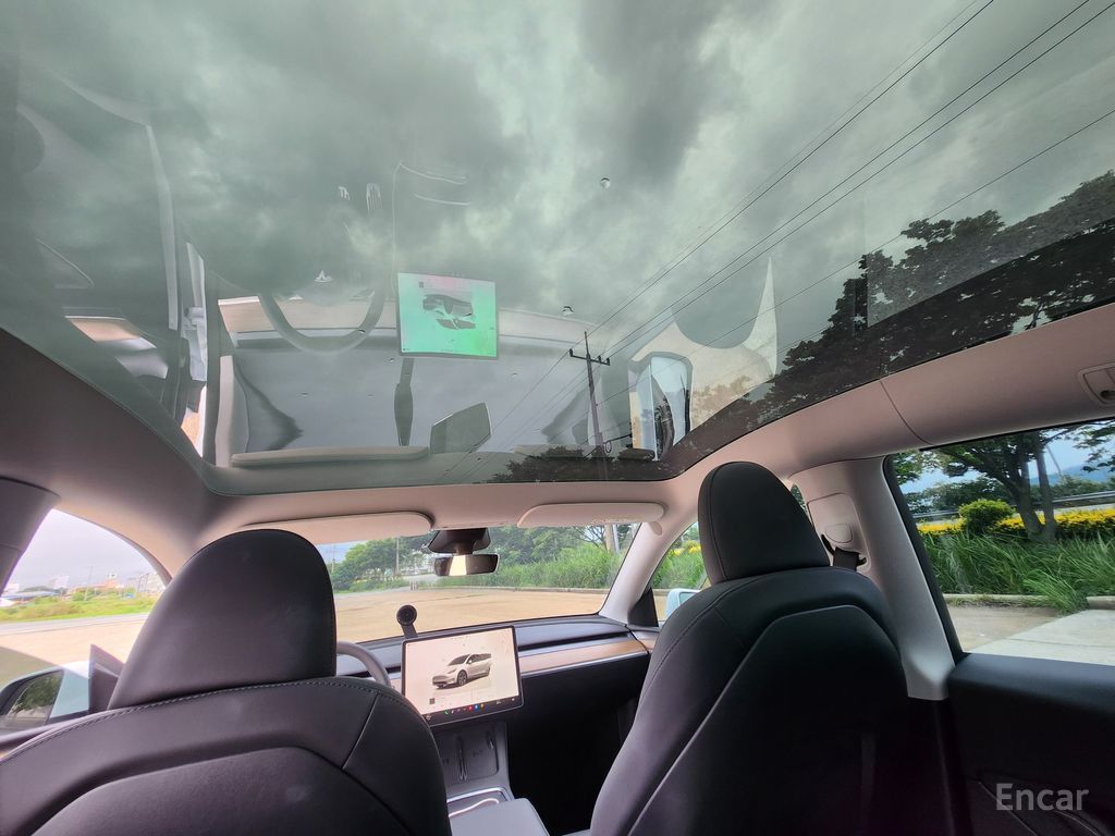 Tesla Model Y RWD 2025