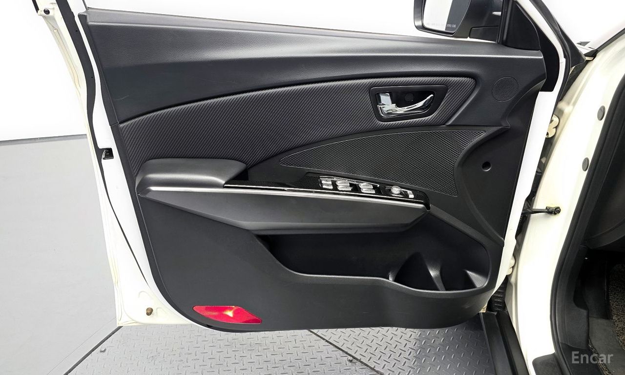 KG Mobility (Ssangyong) Tivoli Air Diesel IX 2WD 2017