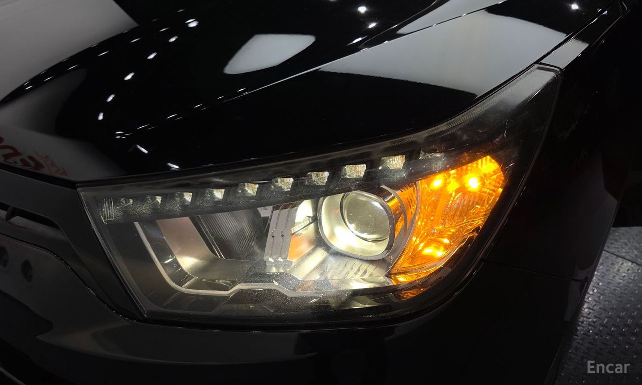 KG Mobility (Ssangyong) Tivoli LX 2WD 2015