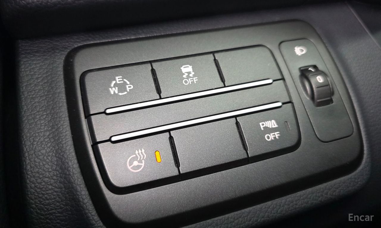 KG Mobility (Ssangyong) Tivoli LX 2WD 2015