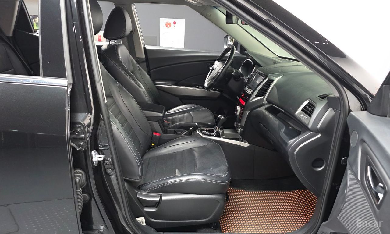 KG Mobility (Ssangyong) Tivoli LX 2WD 2015