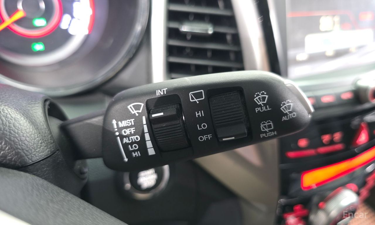 KG Mobility (Ssangyong) Tivoli LX 2WD 2015