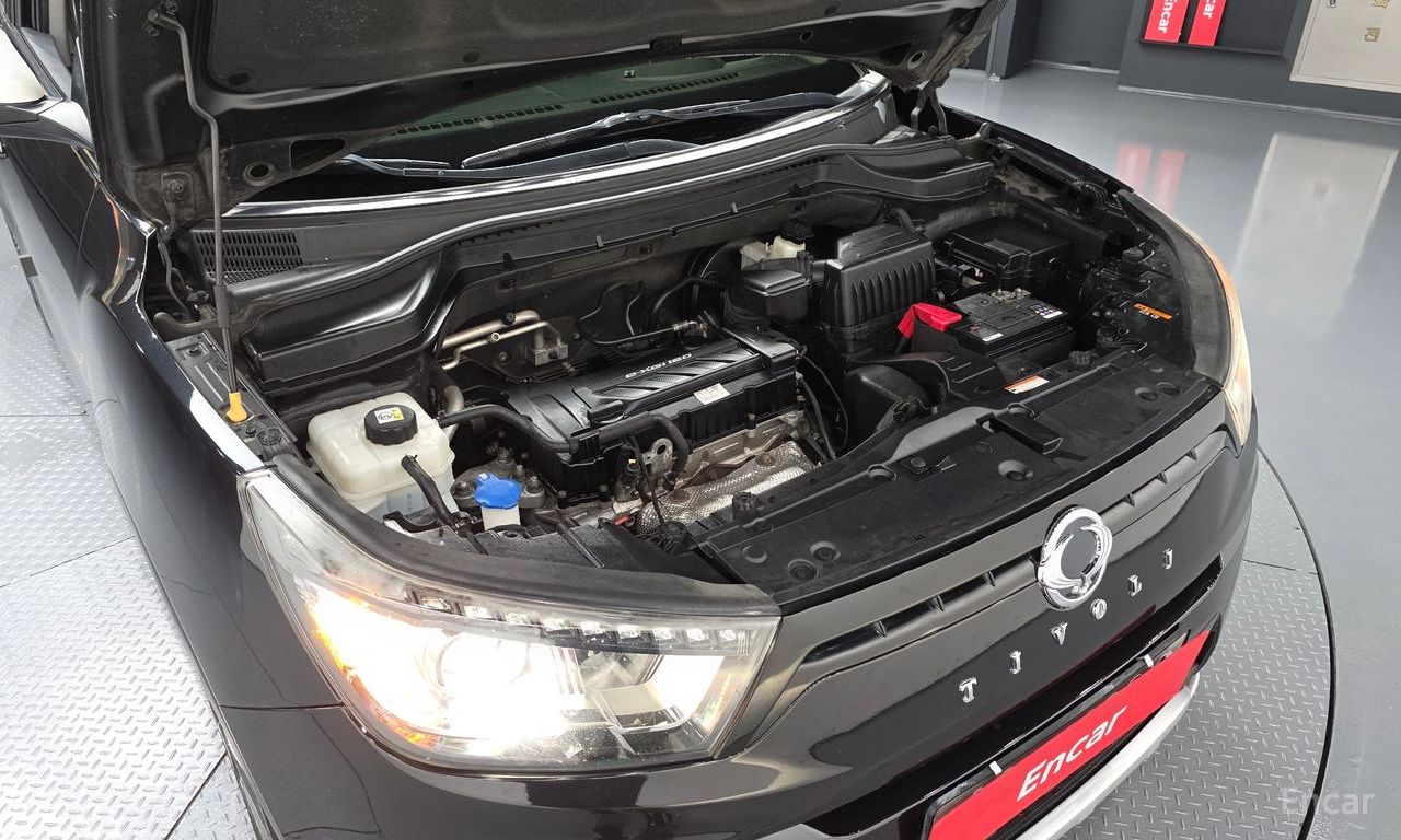 KG Mobility (Ssangyong) Tivoli LX 2WD 2015