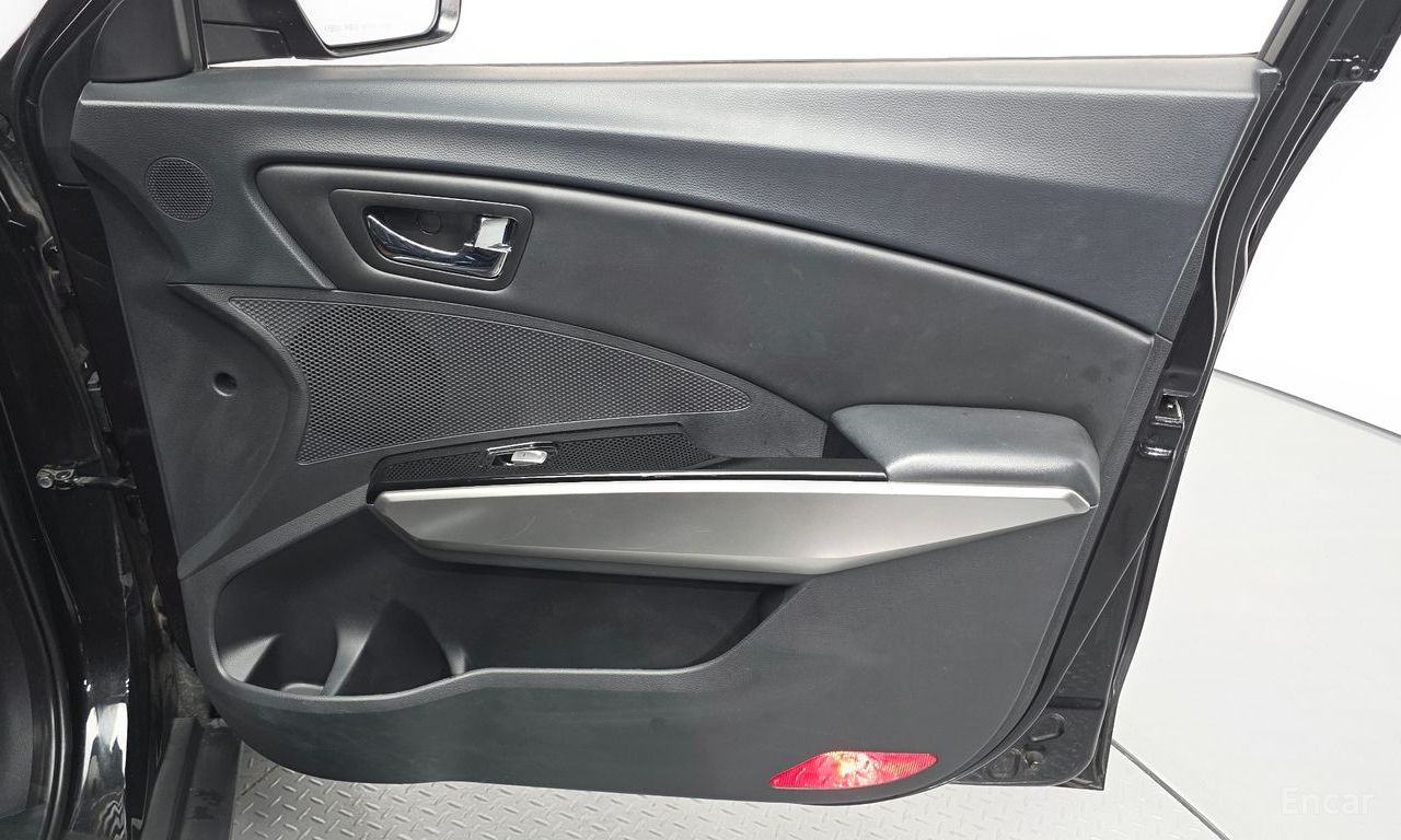 KG Mobility (Ssangyong) Tivoli LX 2WD 2015