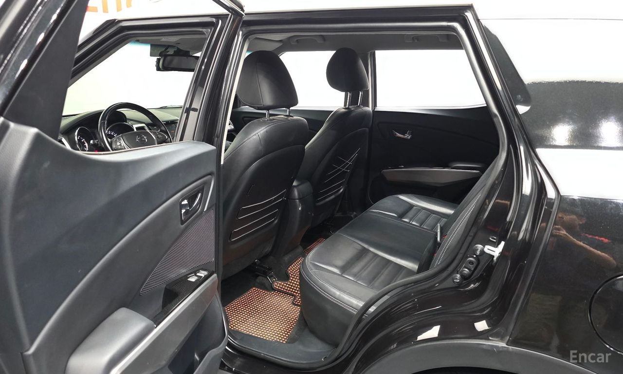 KG Mobility (Ssangyong) Tivoli LX 2WD 2015