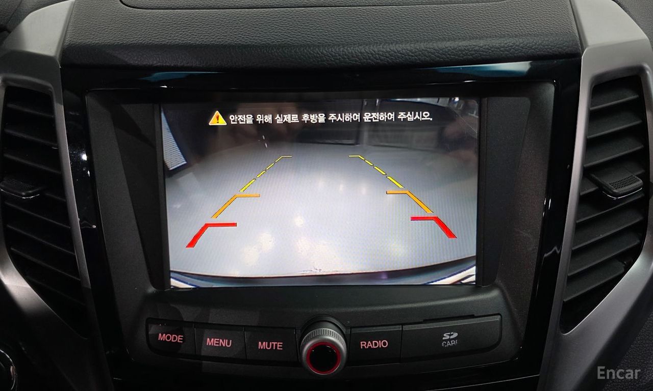 KG Mobility (Ssangyong) Tivoli LX 2WD 2015