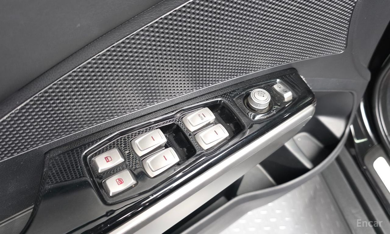 KG Mobility (Ssangyong) Tivoli LX 2WD 2015