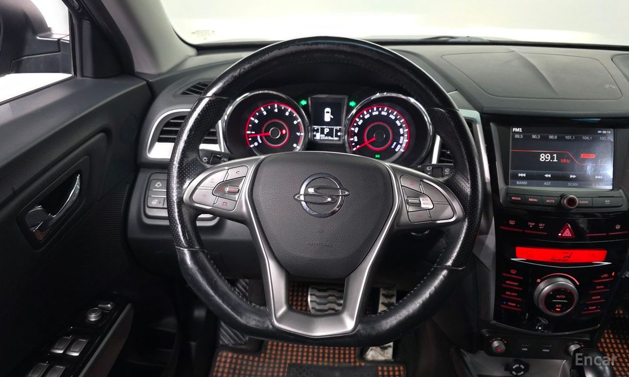 KG Mobility (Ssangyong) Tivoli LX 2WD 2015