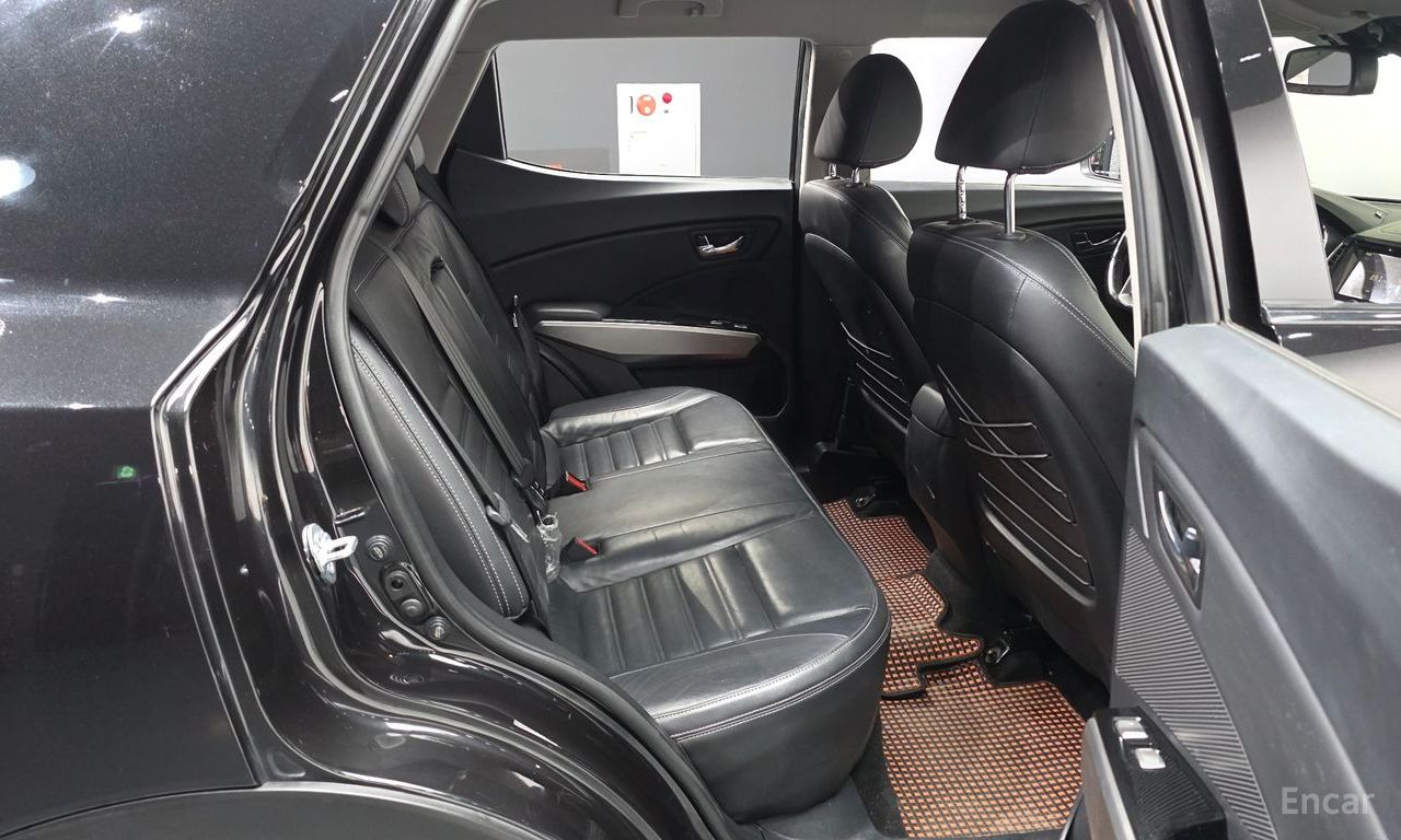 KG Mobility (Ssangyong) Tivoli LX 2WD 2015
