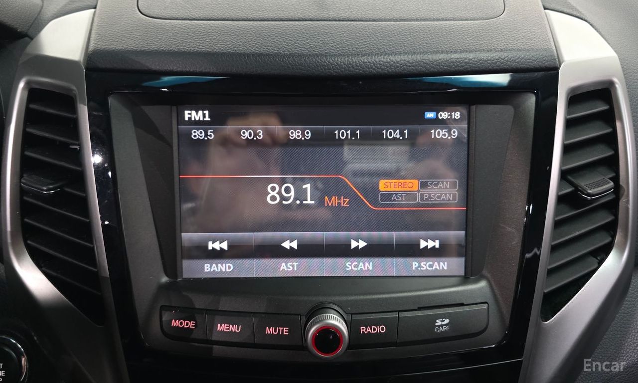 KG Mobility (Ssangyong) Tivoli LX 2WD 2015