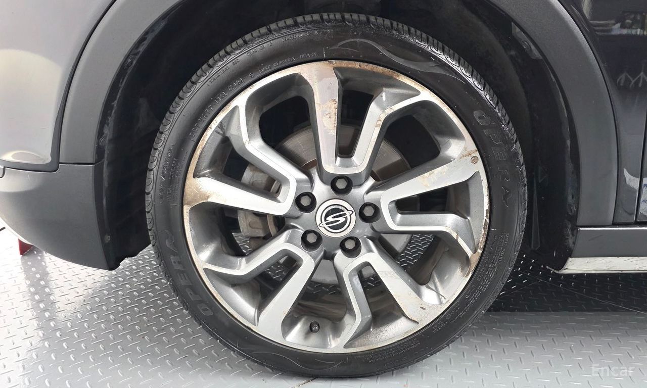 KG Mobility (Ssangyong) Tivoli LX 2WD 2015