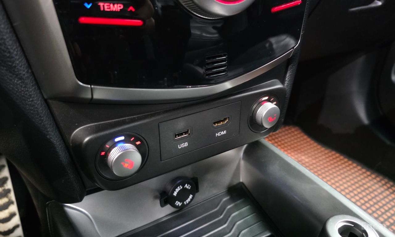 KG Mobility (Ssangyong) Tivoli LX 2WD 2015