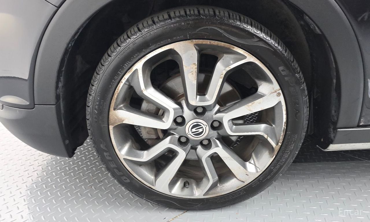 KG Mobility (Ssangyong) Tivoli LX 2WD 2015