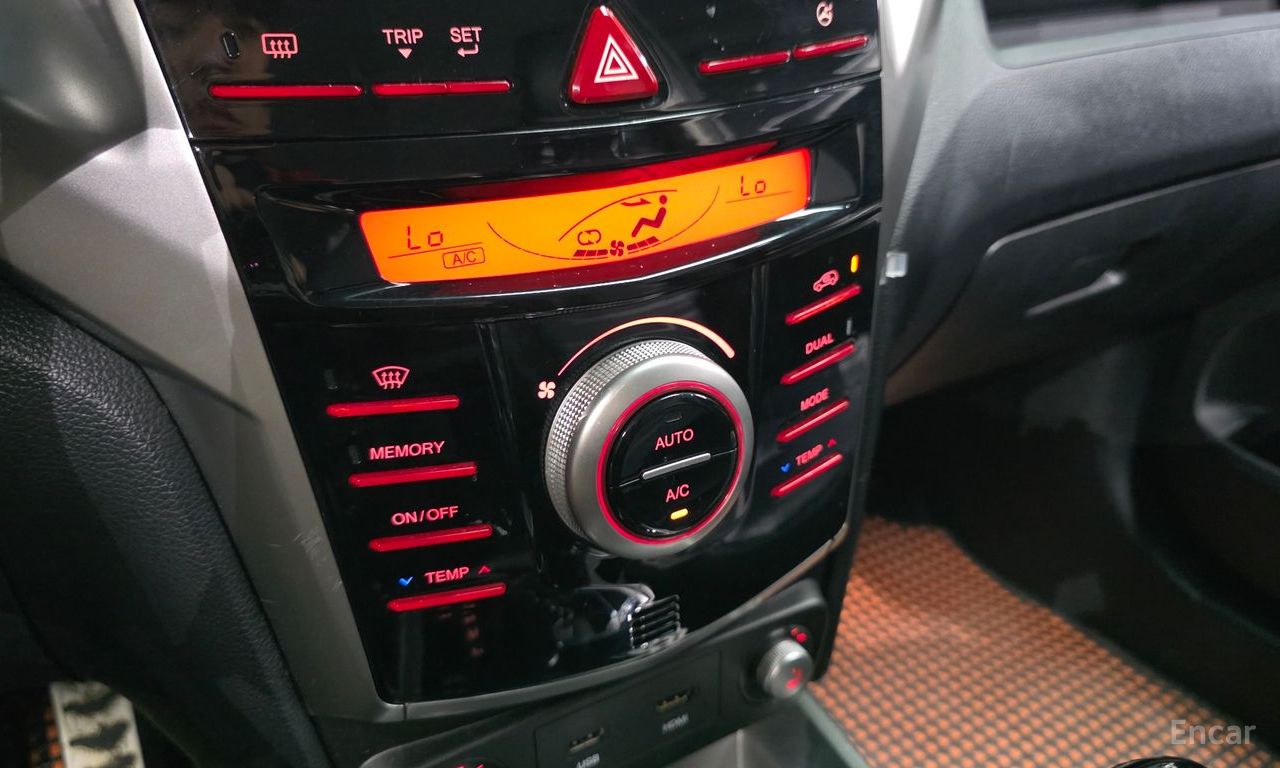 KG Mobility (Ssangyong) Tivoli LX 2WD 2015