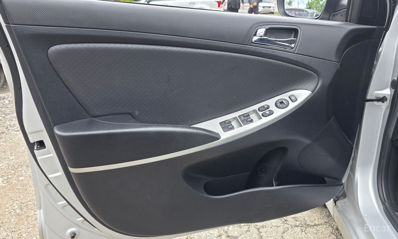 Hyundai Accent (New) 1.4 VVT Premier 2011