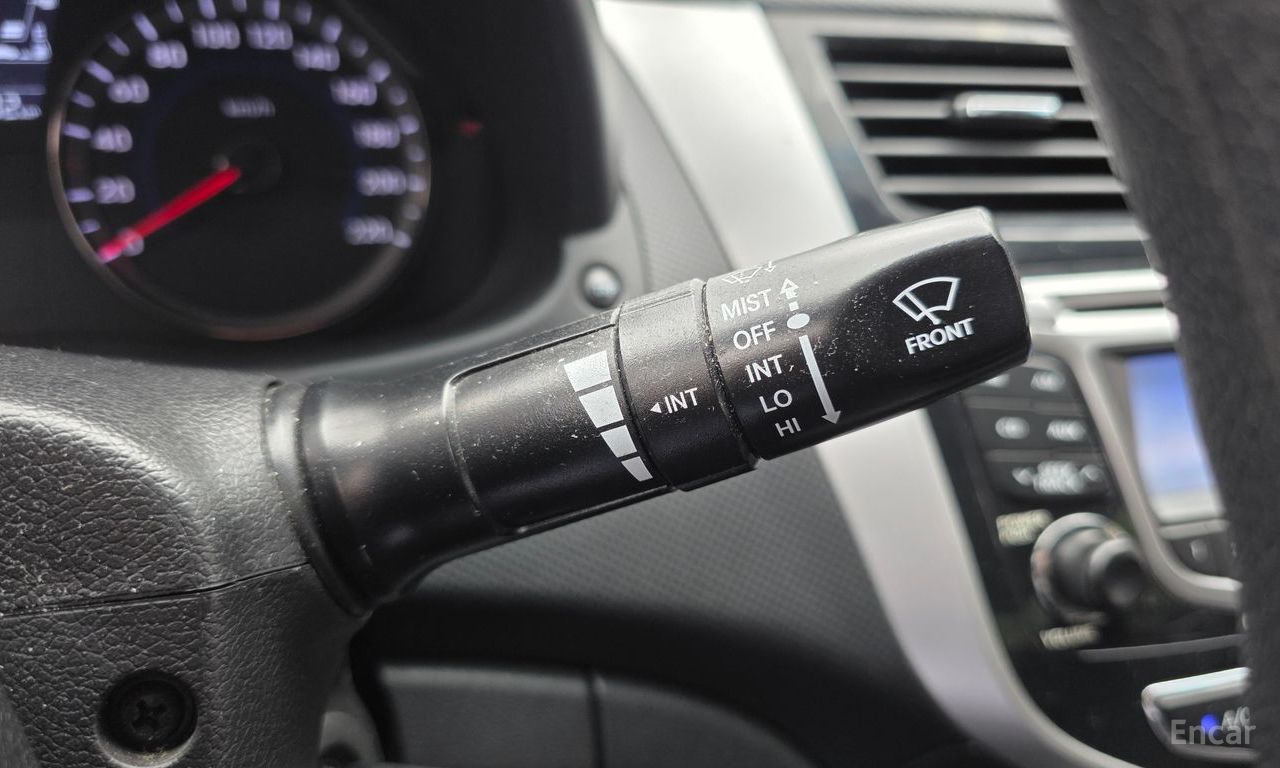 Hyundai Accent (New) 1.4 VVT Premier 2011
