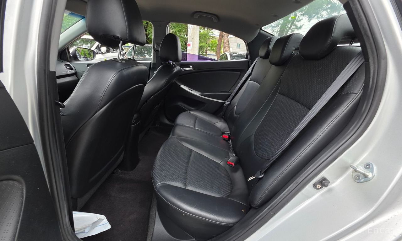 Hyundai Accent (New) 1.4 VVT Premier 2011