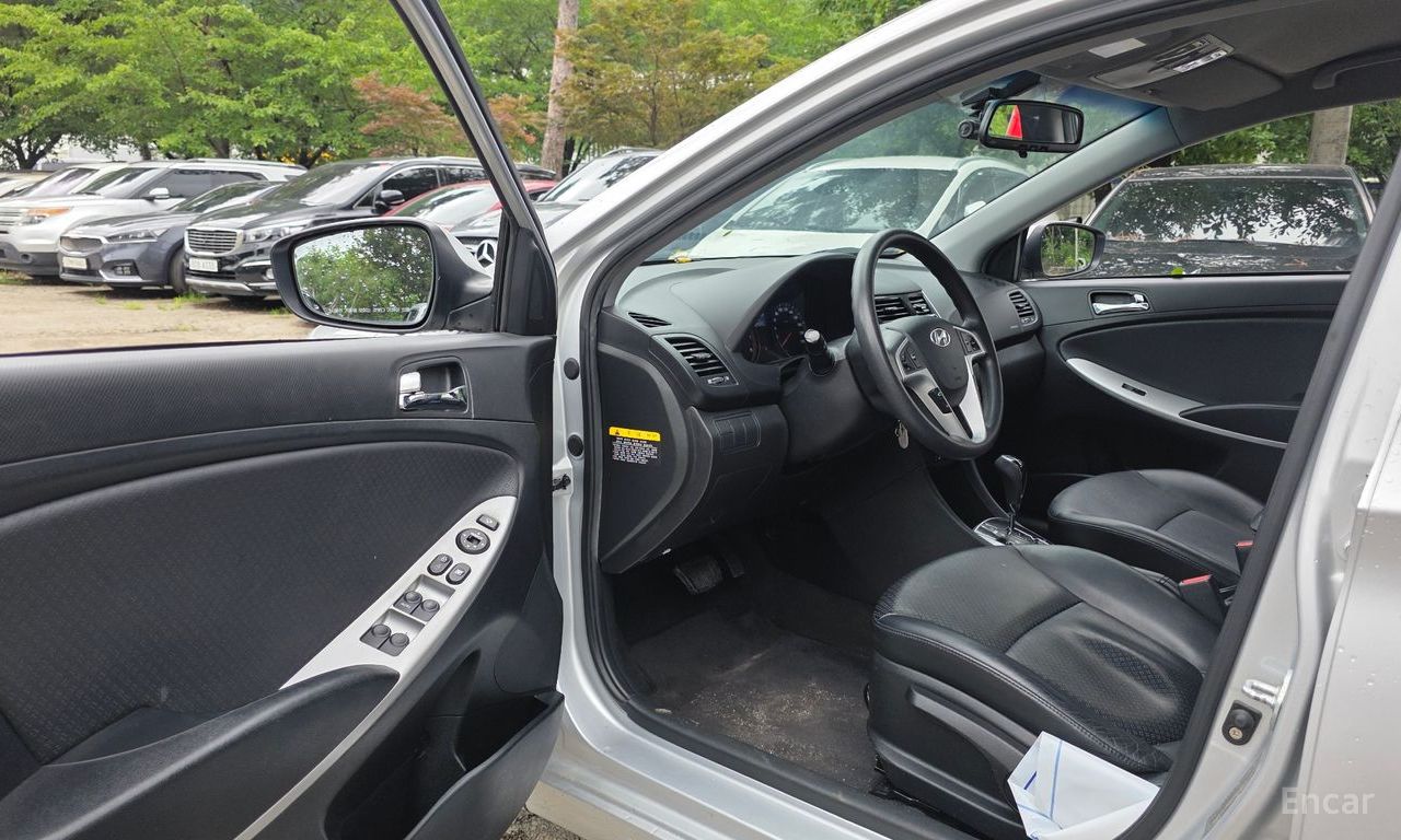 Hyundai Accent (New) 1.4 VVT Premier 2011