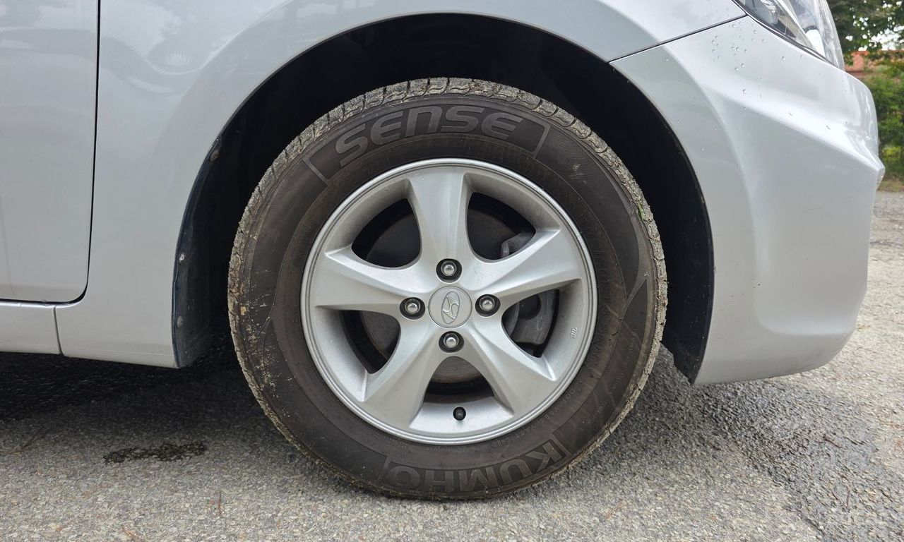 Hyundai Accent (New) 1.4 VVT Premier 2011