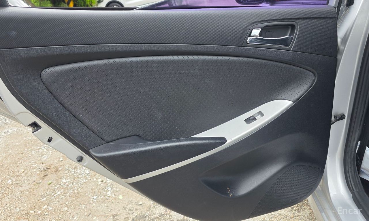 Hyundai Accent (New) 1.4 VVT Premier 2011