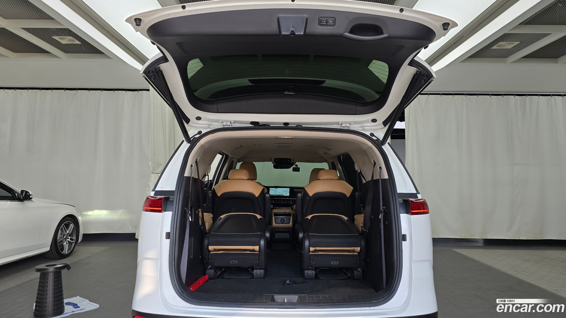 Kia Canival 9-Seater Noblesse