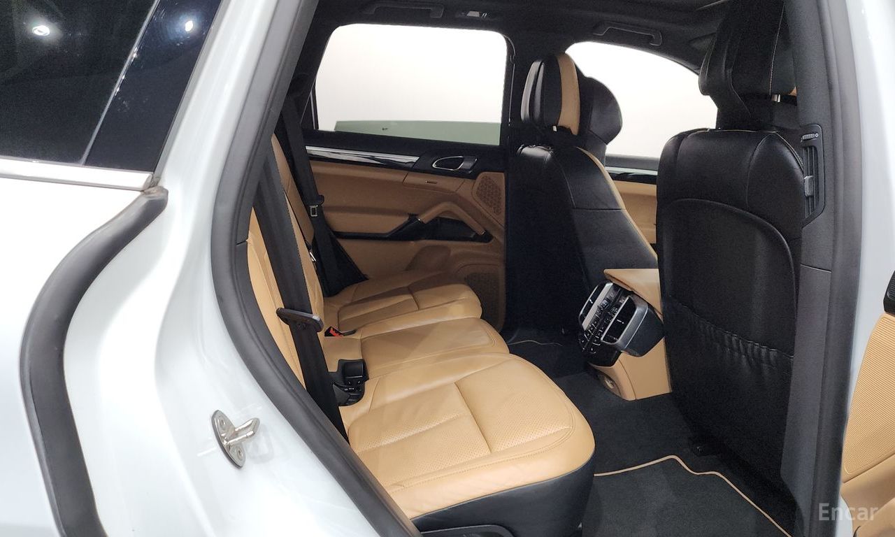 Porsche New Cayenne 3.0 Diesel Platinum Edition 2014
