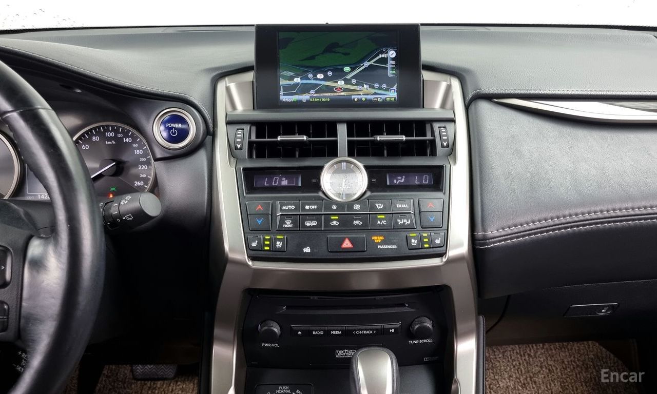 Lexus NX300h Executive 2017