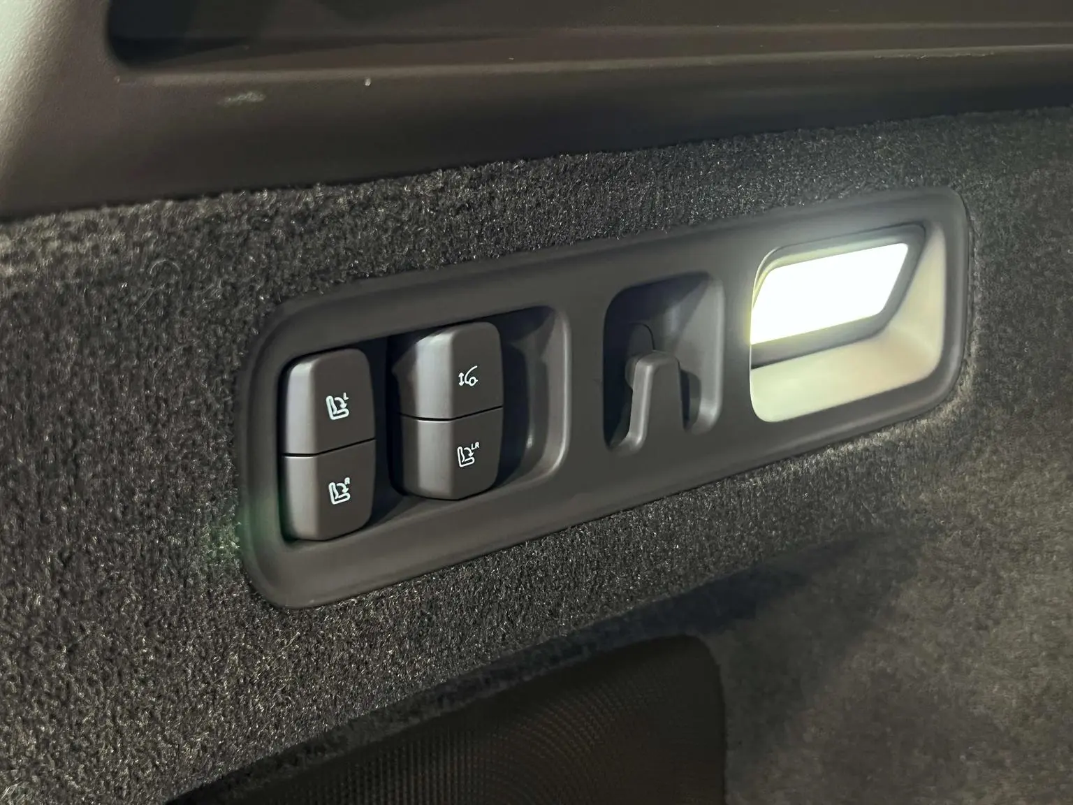 AITO AITO AITO M8 2025 EREV Max+ 5 seat 4WD (192 LiDAR )