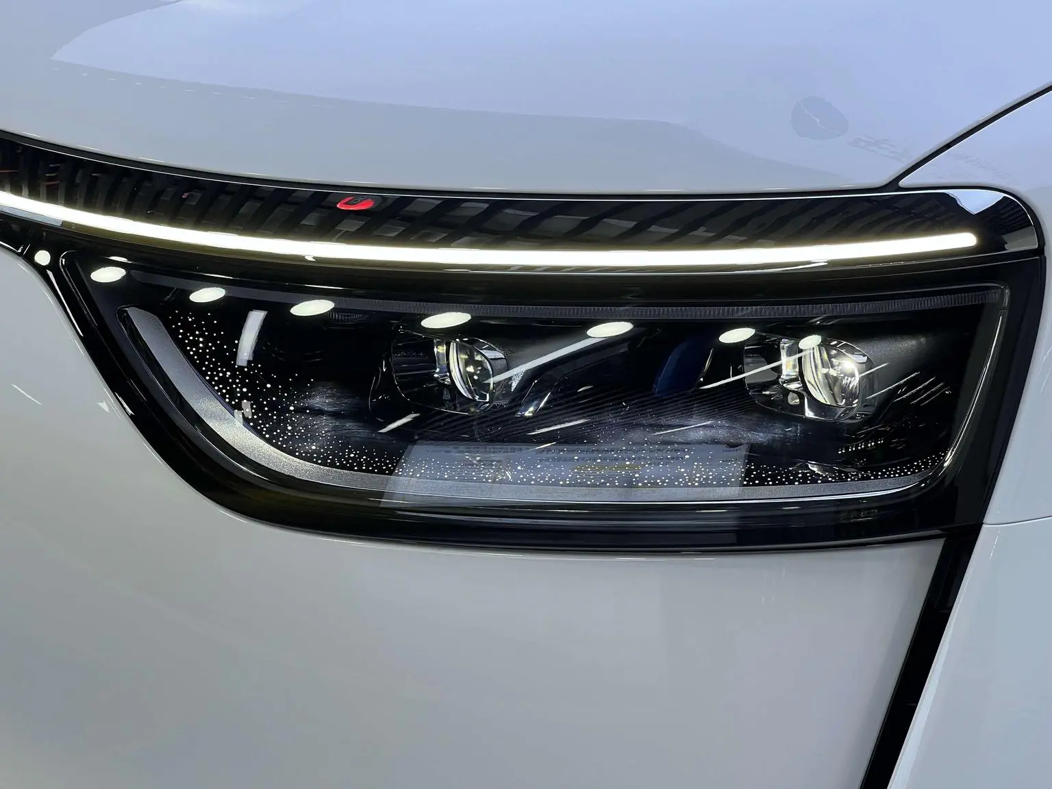 AITO AITO AITO M8 2025 EREV Max+ 5 seat 4WD (192 LiDAR )
