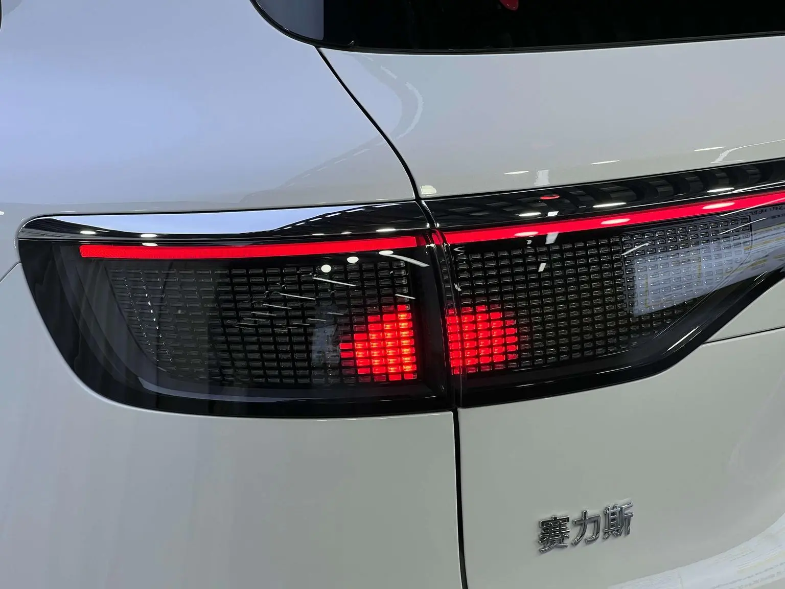 AITO AITO AITO M8 2025 EREV Max+ 5 seat 4WD (192 LiDAR )