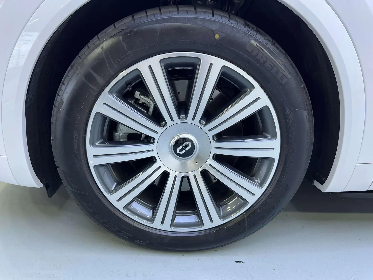 AITO AITO AITO M8 2025 EREV Max+ 5 seat 4WD (192 LiDAR )