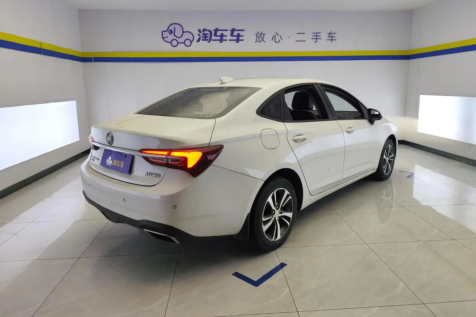 Buick Verano 2020 Sedan 20T CVT Leading