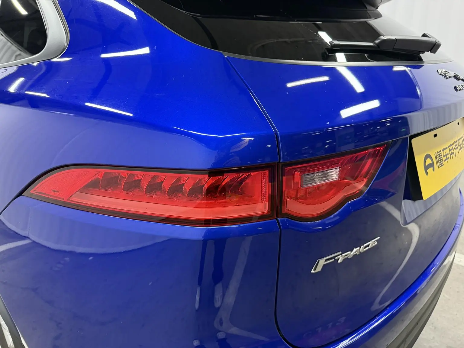 Jaguar F-PACE 2018 2.0T 4WD Premium Plus