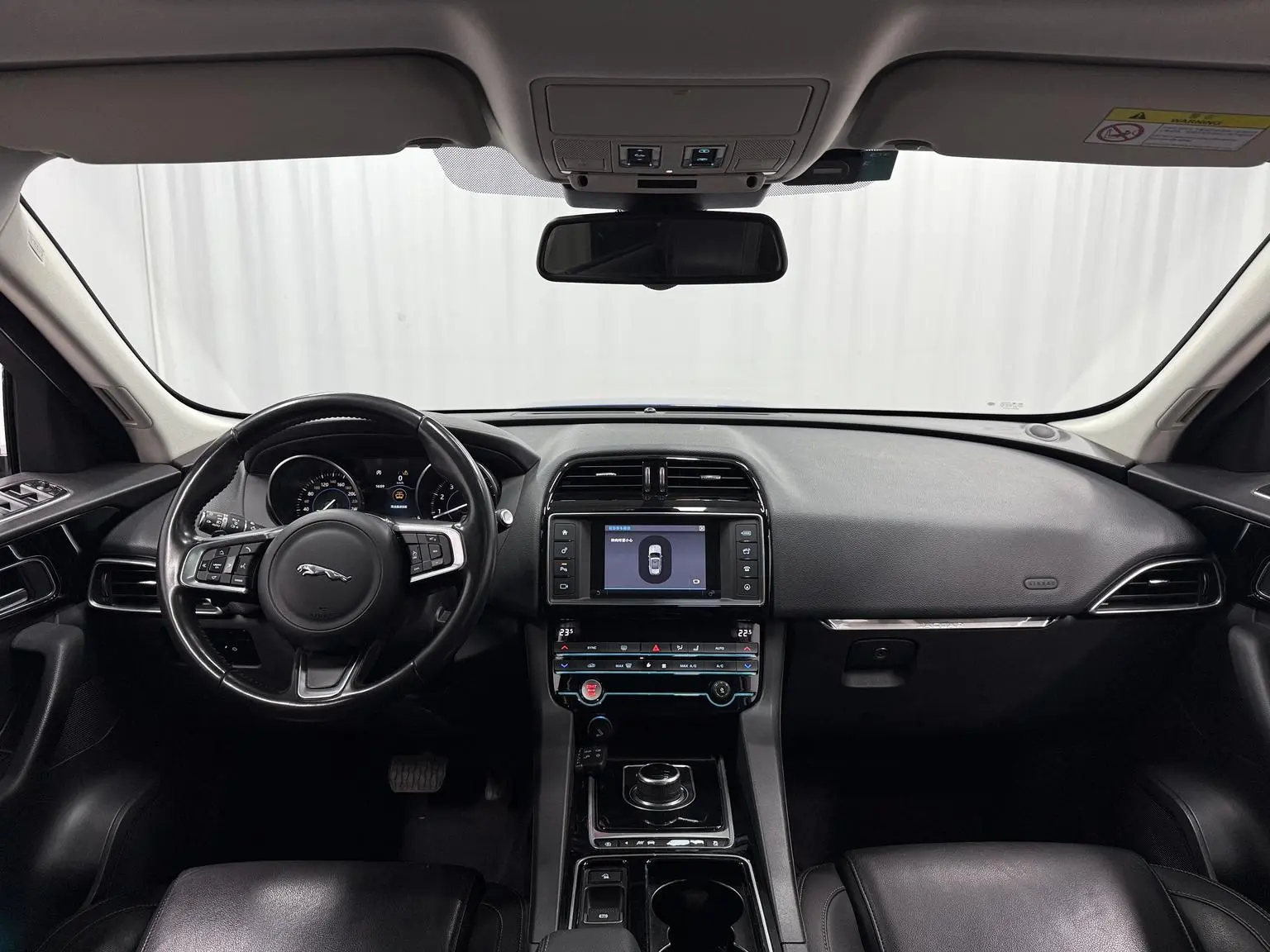 Jaguar F-PACE 2018 2.0T 4WD Premium Plus