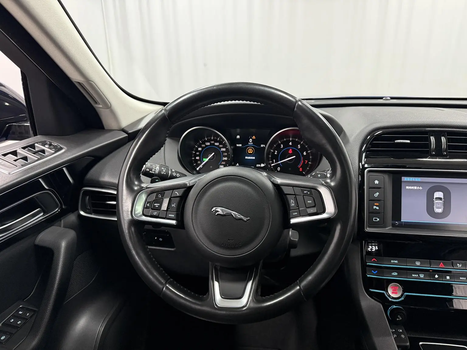 Jaguar F-PACE 2018 2.0T 4WD Premium Plus
