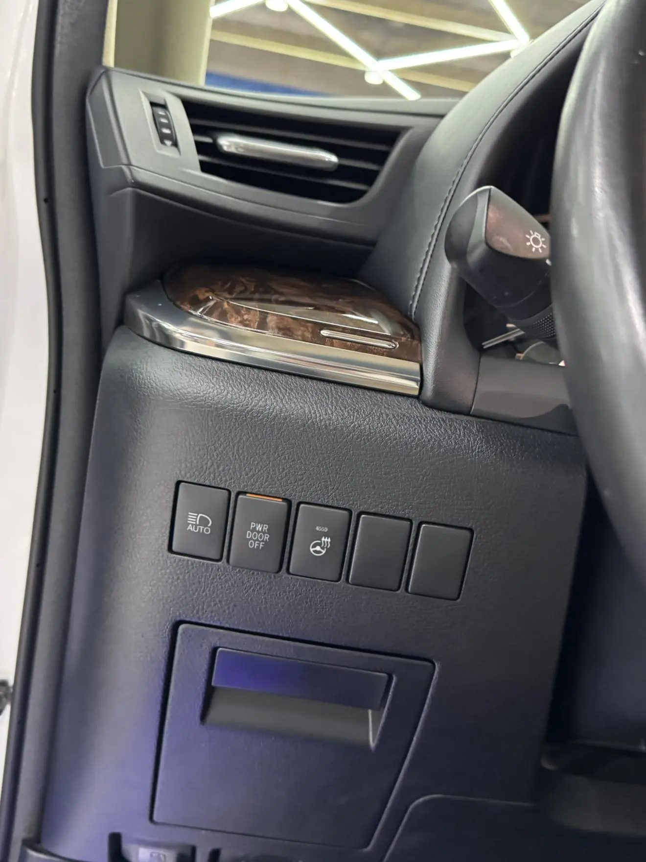 Toyota 2021 Hybrid 2.5L Luxury