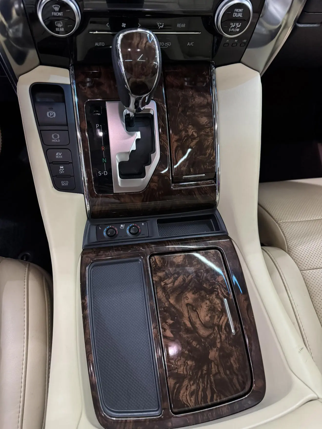 Toyota 2021 Hybrid 2.5L Luxury
