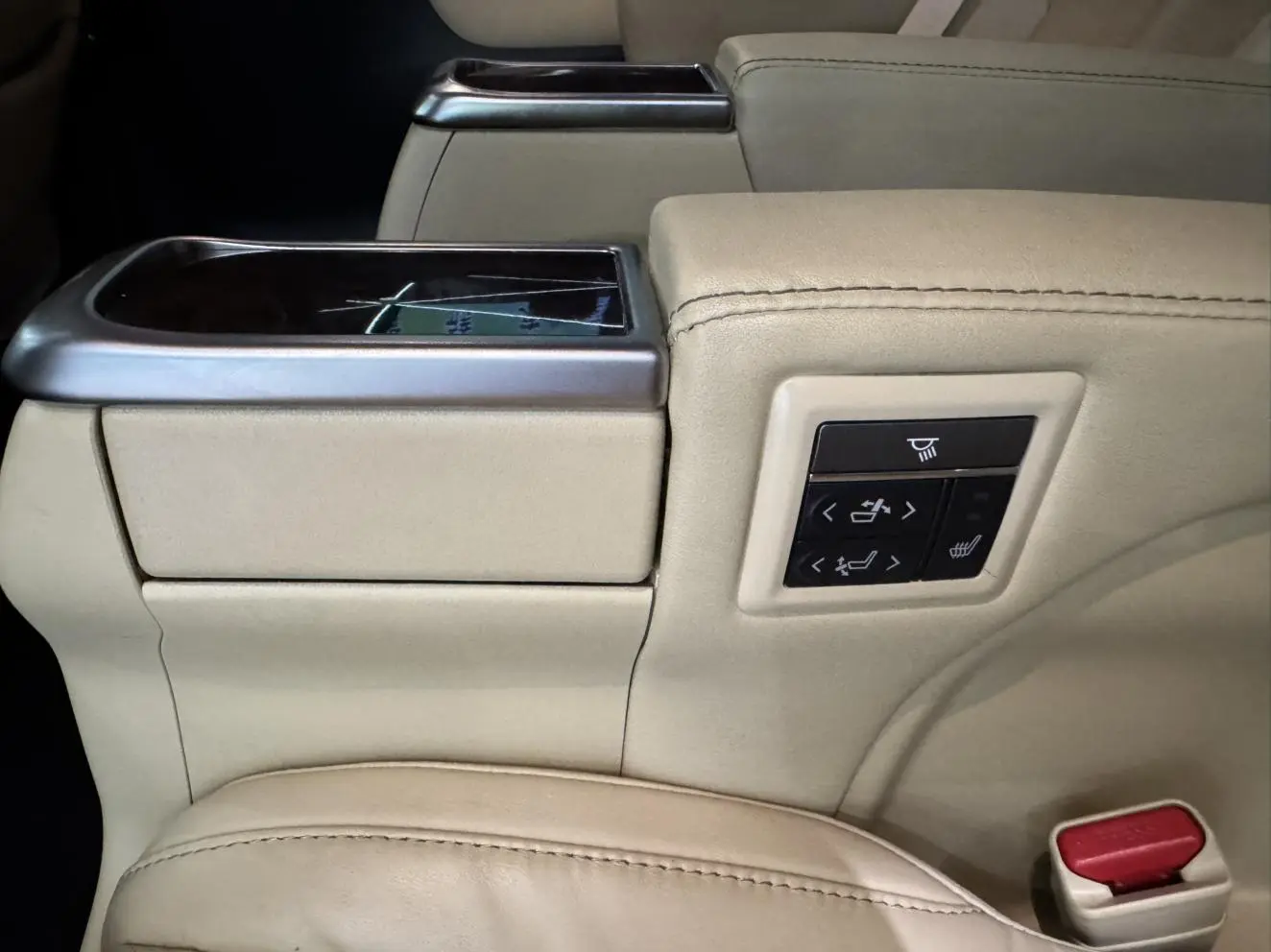Toyota 2021 Hybrid 2.5L Luxury