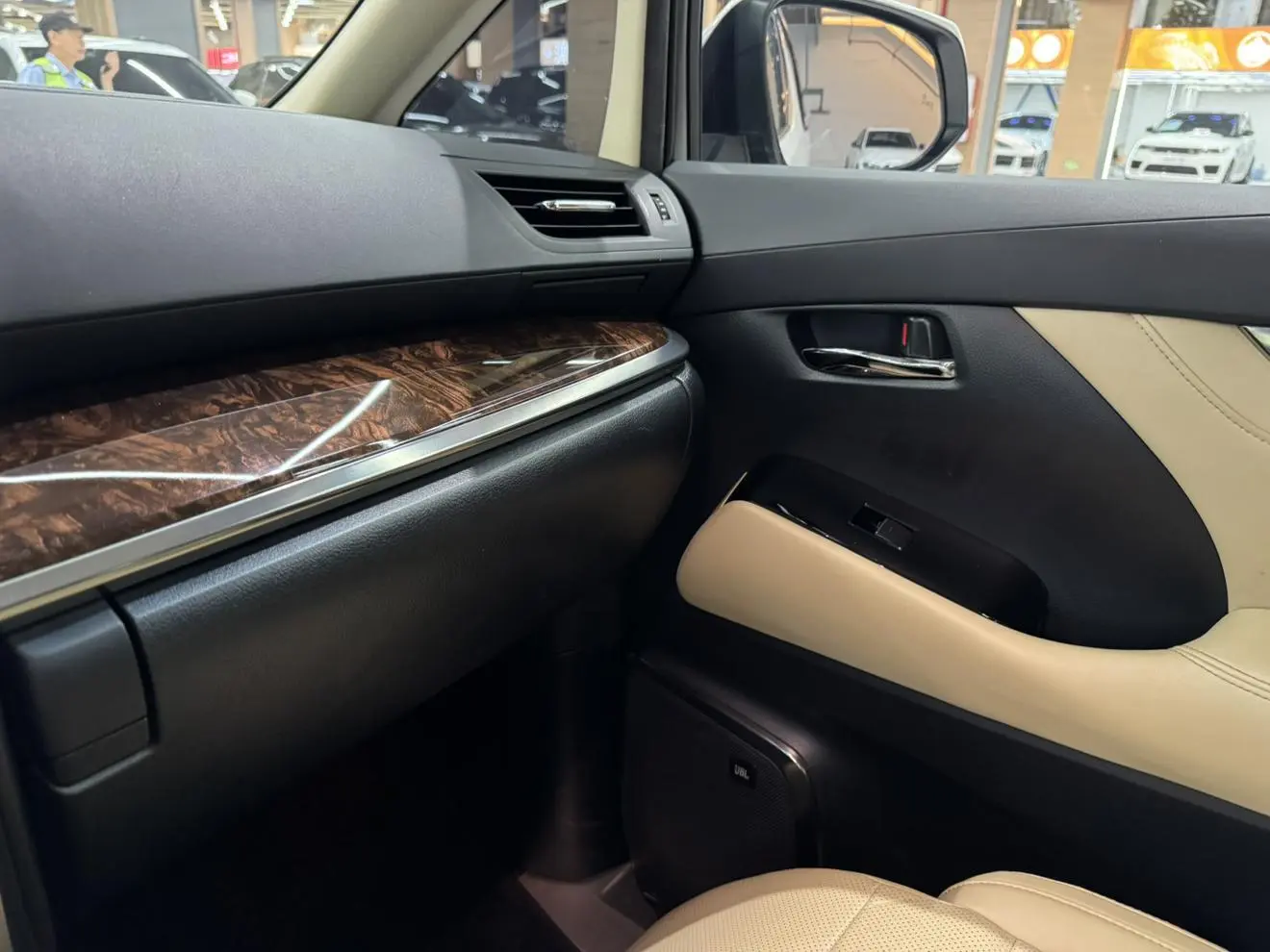Toyota 2021 Hybrid 2.5L Luxury