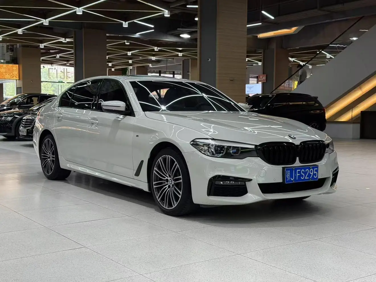 BMW 5 Series 2019 530Li Leading M Sport Package