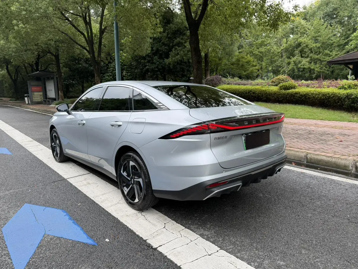 Geely Galaxy Galaxy L6 2025 1.5 EM-i DHT 140KM