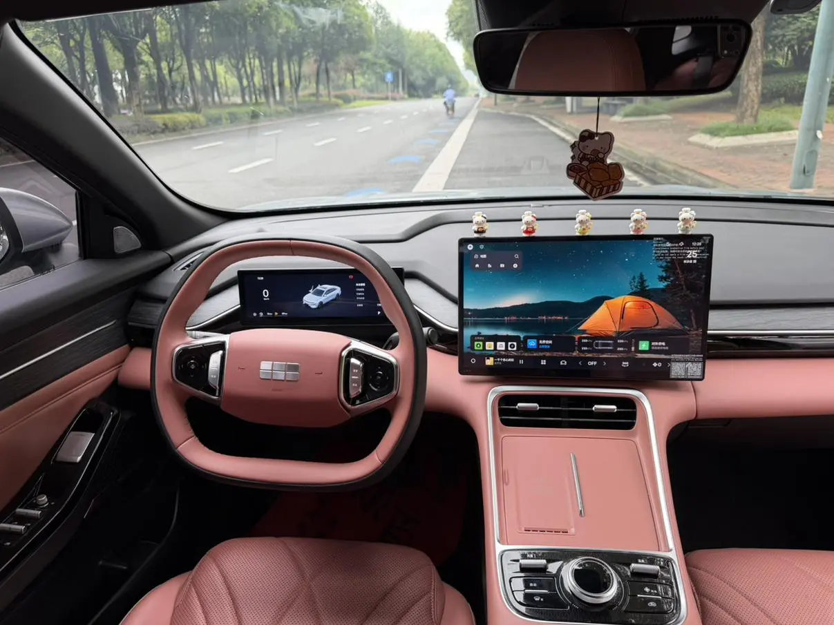 Geely Galaxy Galaxy L6 2025 1.5 EM-i DHT 140KM