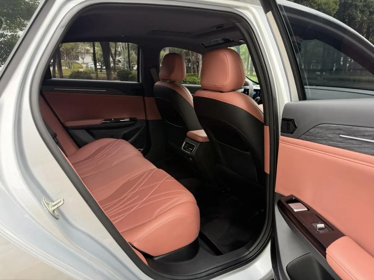 Geely Galaxy Galaxy L6 2025 1.5 EM-i DHT 140KM