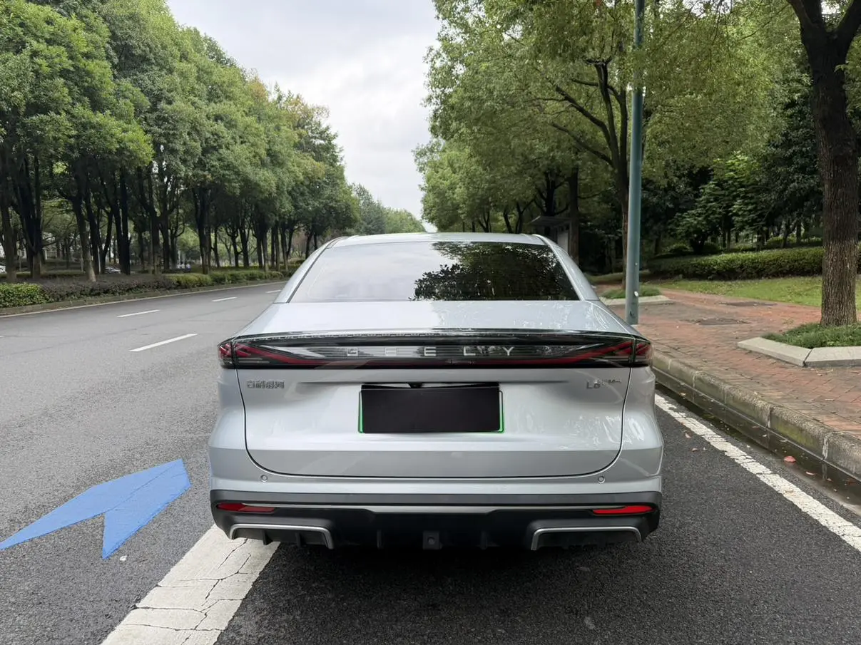 Geely Galaxy Galaxy L6 2025 1.5 EM-i DHT 140KM